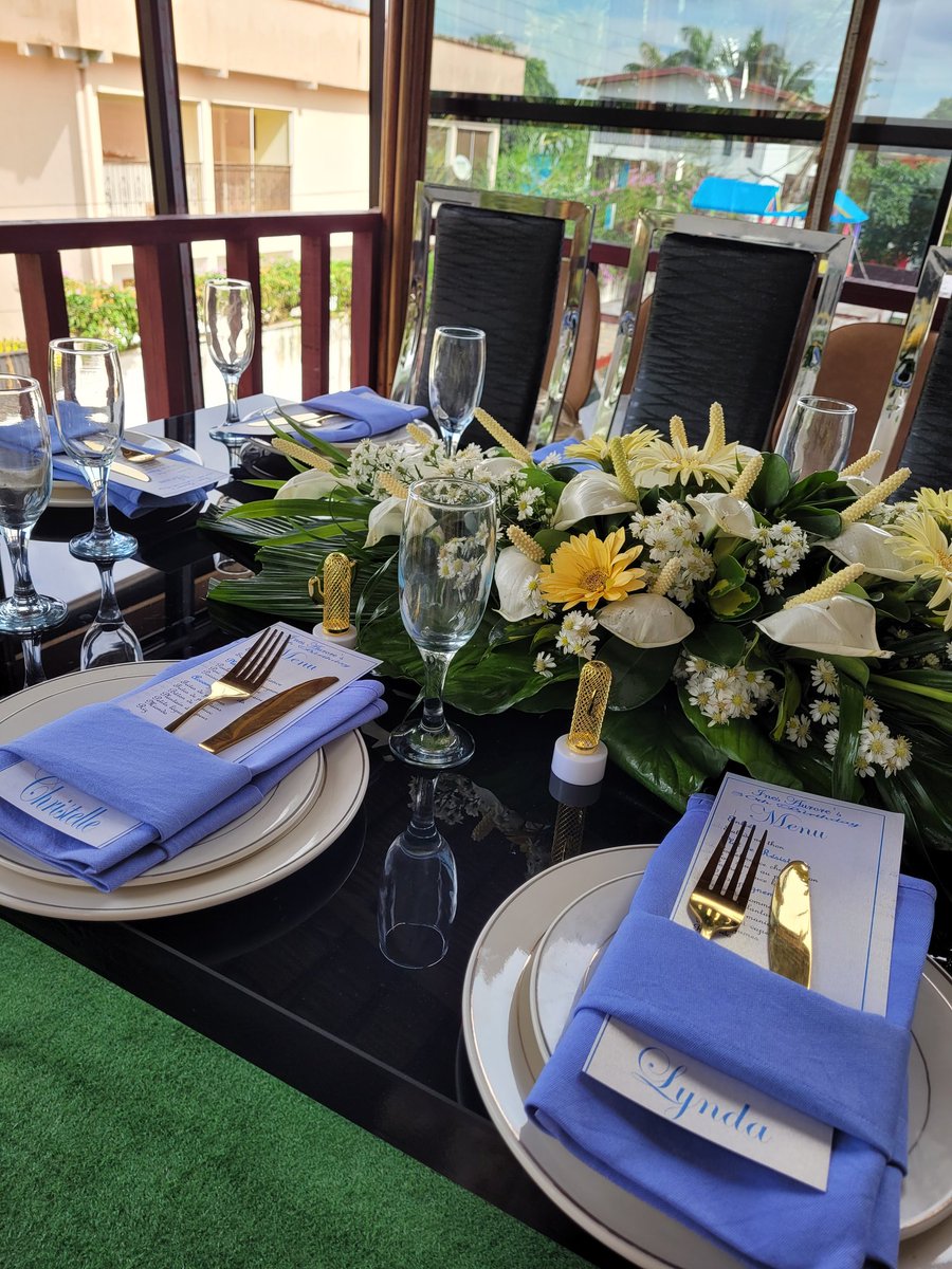 StouEvents's tweet photo. Blue, white & gold by #Stouevents https://t.co/LiUrL9L5S5