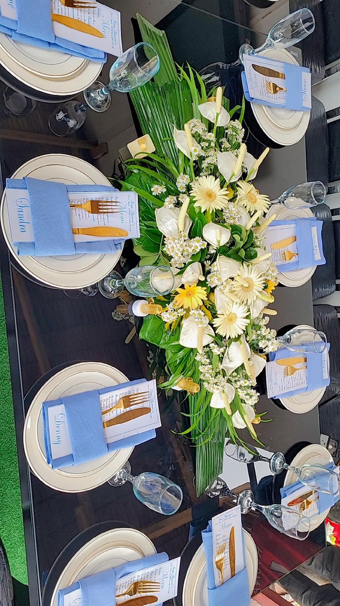 StouEvents's tweet photo. Blue, white & gold by #Stouevents https://t.co/LiUrL9L5S5