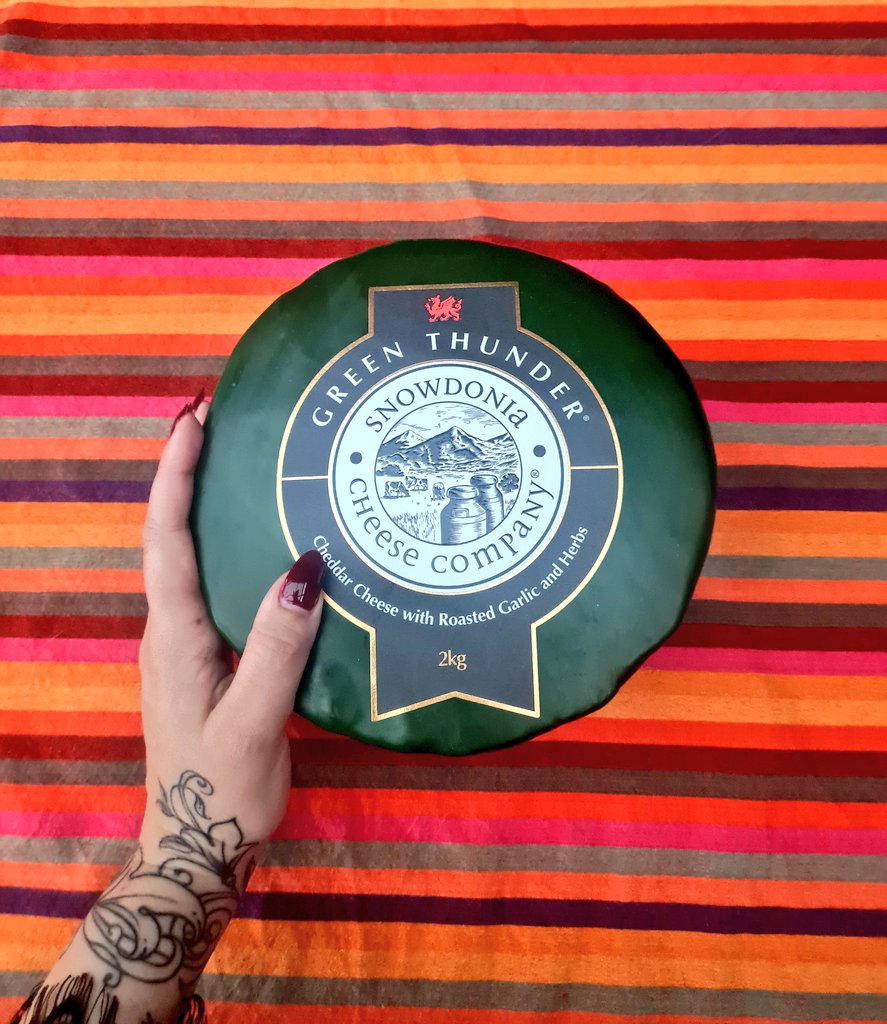 Nothing says autumn hibernation like a 2kg truckle of Green Thunder! One of our most delicious traditions I must say 🧀