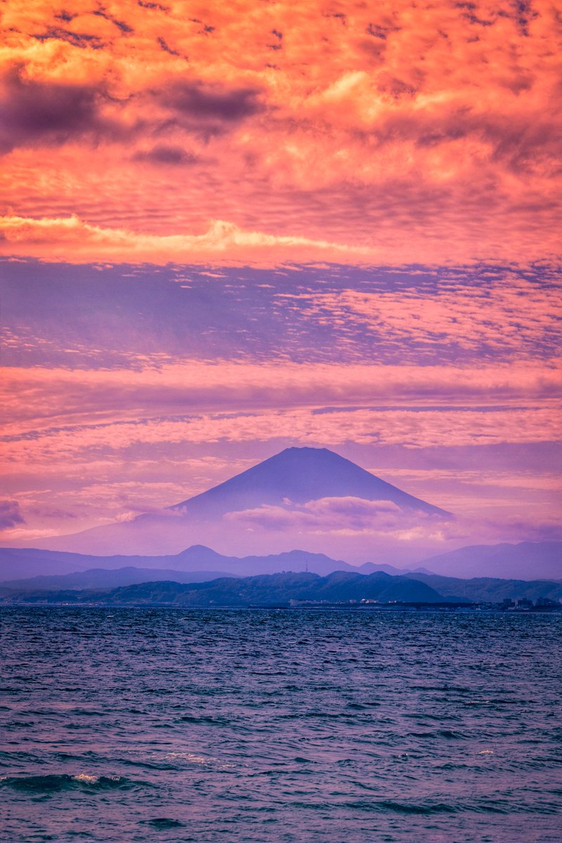 富士山上空が燃えているようでした。