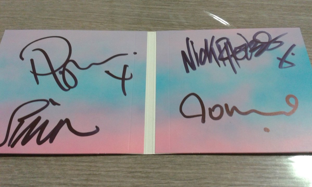 annadeluca70's tweet photo. When dreams come true...π
Seven years ago I met @duranduran for the very first time in Milan and got my my copy of Paper Gods signed. John was so kind to sign his autobiography too. β€
What a memorable day!
#Duraniversary #PaperGods @MondadoriStore https://t.co/XtY7GIqivY