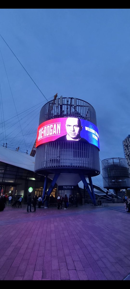 Last night we saw <a href="/joerogan/">Joe Rogan</a>  <a href="/TheO2/">The O2</a> London. Thank you for coming to London 🙏. Even if it clashed with the rare occasion we could watch #UFC280Live at a decent time 😉🤦🏼‍♀️🤣.