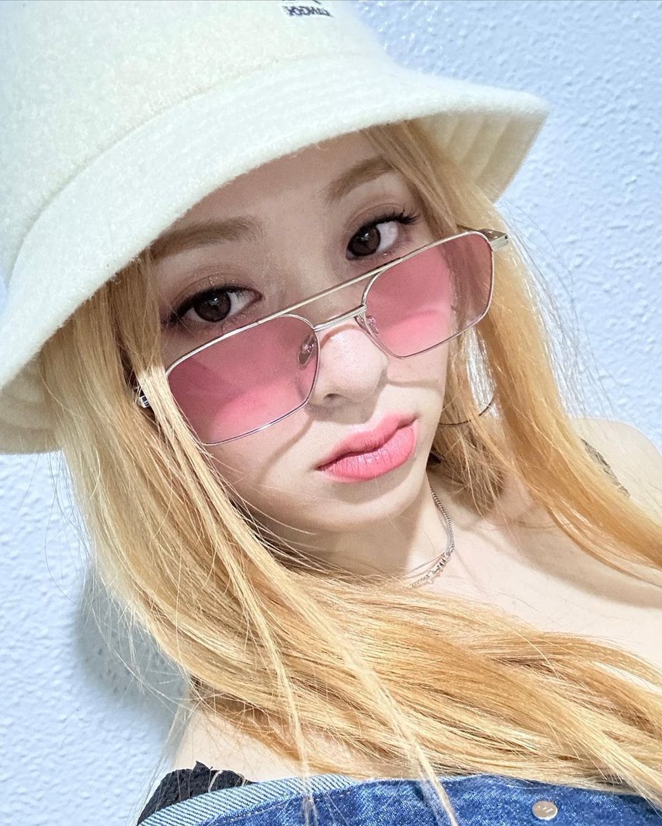 lesserafimpics_'s tweet photo. yunjin instagram update https://t.co/a5KByDN9rV