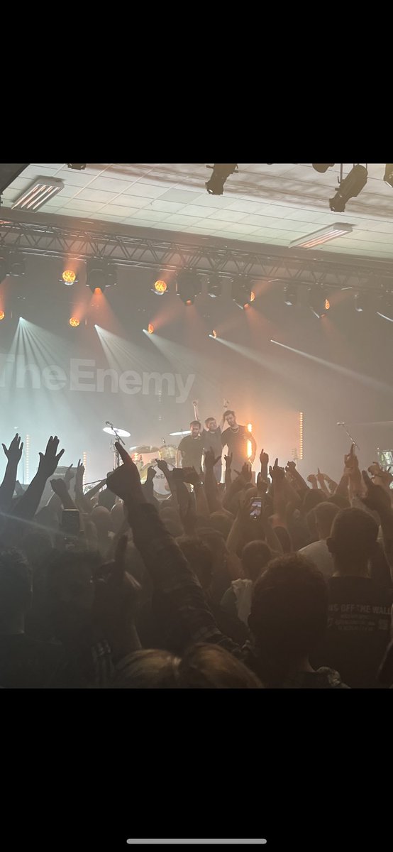 RachDrever's tweet photo. 13 years later……They were even better the second time round…. Magic gig last night, absolute class 👌🏻🙌🏻 @theenemyband @tomclarkemusic https://t.co/NCKasAaRGA