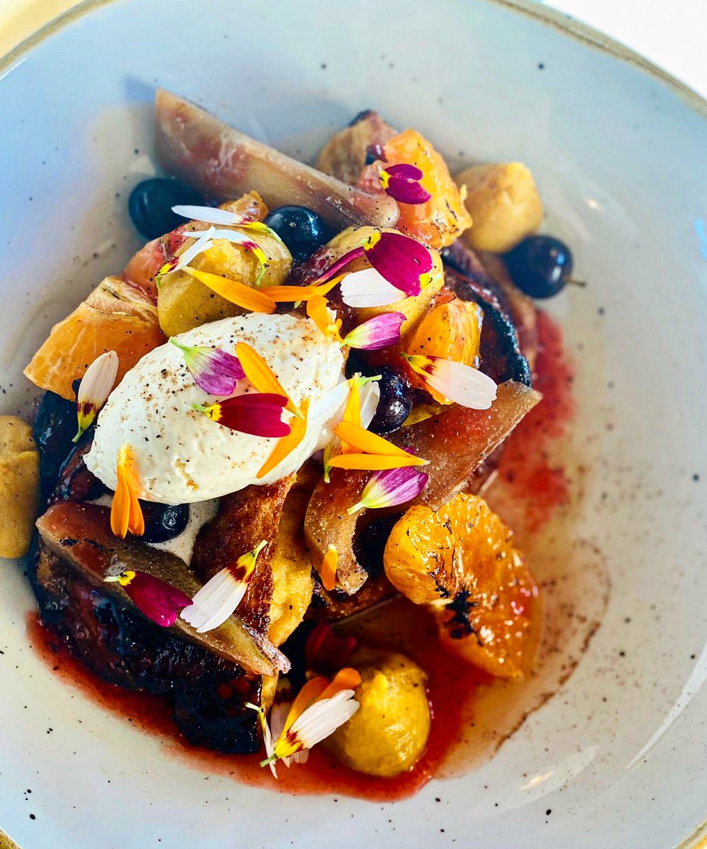 OverendsKitchen's tweet photo. We use edible flowers in our kitchen which are picked by hand from the @airfieldgardens right before the service 🌸🌼🌺
#shoplocal #shopirish #buyirish #buyirishonline #shopirishonline #localproducer #localproducers #localirishbusiness #localirish #shoplocalireland https://t.co/zsXQcYfDbt
