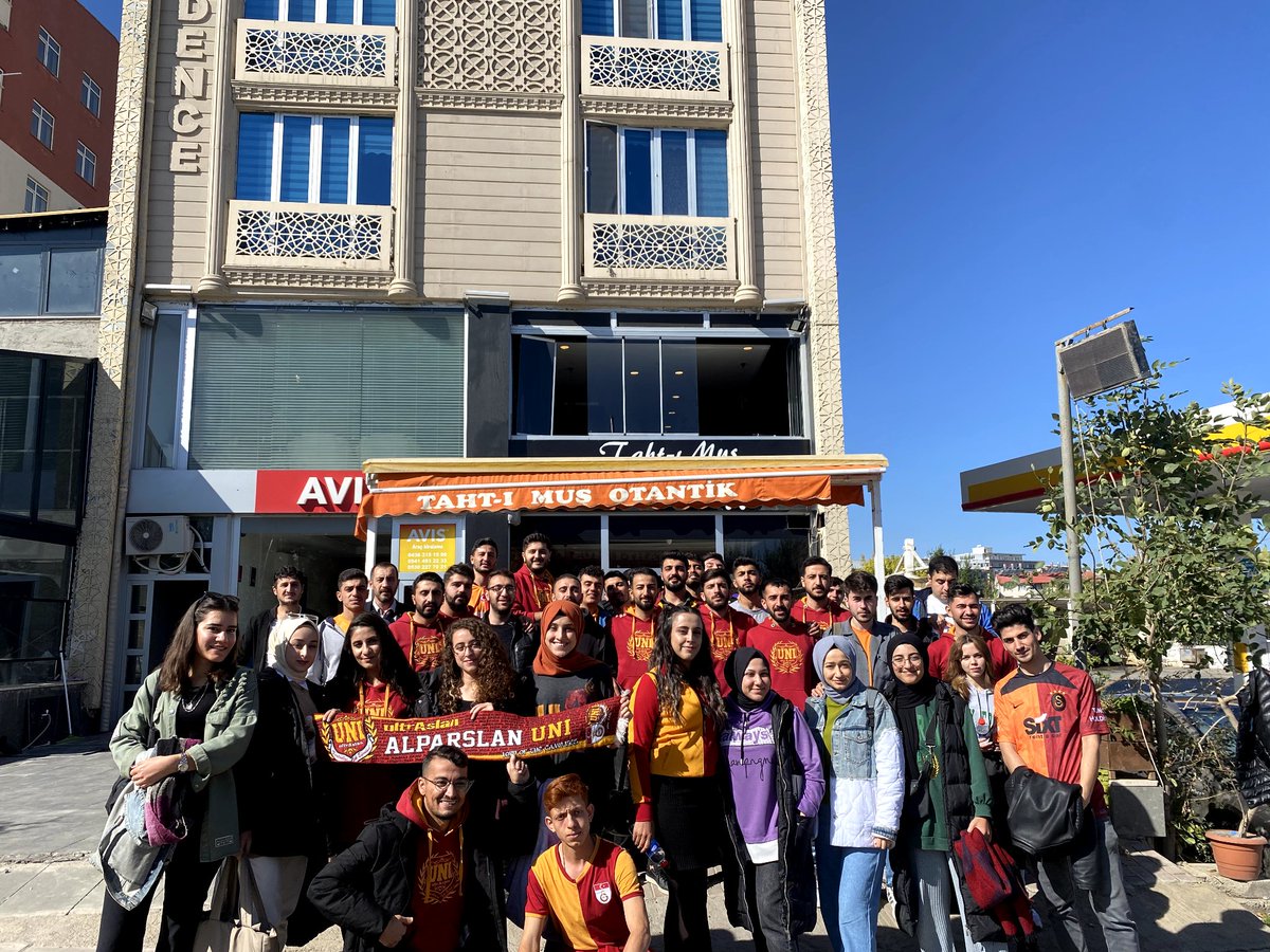 uAUNIALPARSLAN's tweet photo. uA UNI ALPARSLAN olarak Güz Dönemi tanışma kahvaltımızı gerçekleştirdik. Katılım sağlayan tüm kardeşlerimize teşekkür ederiz.

#ultrAslanUNI https://t.co/iZKK2ZeOC5