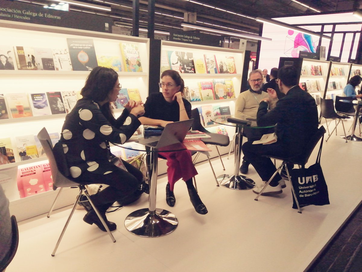 EditorasGalegas's tweet photo. Despedímonos da #FBF22 logo dunha semana de intenso traballo e actividade no stand da AGE, na @Book_Fair

| @HerculesEdicion @baiaeditorial @EdicionesViento @Xerais @alvarellos_ed @EdGalaxia @Triquetaoficial @KalandrakaEdit #edicionsdocumio #Arnoia @EPositivas @laiovento #Embora https://t.co/TEyr4LAyY6