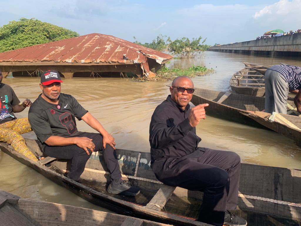 Gidi_Traffic's tweet photo. - @Austynzogs Yesterday after his trip to Bayelsa state to commensurate with flood victims, Peter Obi also took time to visit flood victims in Umueri community in Anambra state. Obi insisted he must see everything himself. He entered a canoe to see the effect of the flood https://t.co/XoytqAX8me