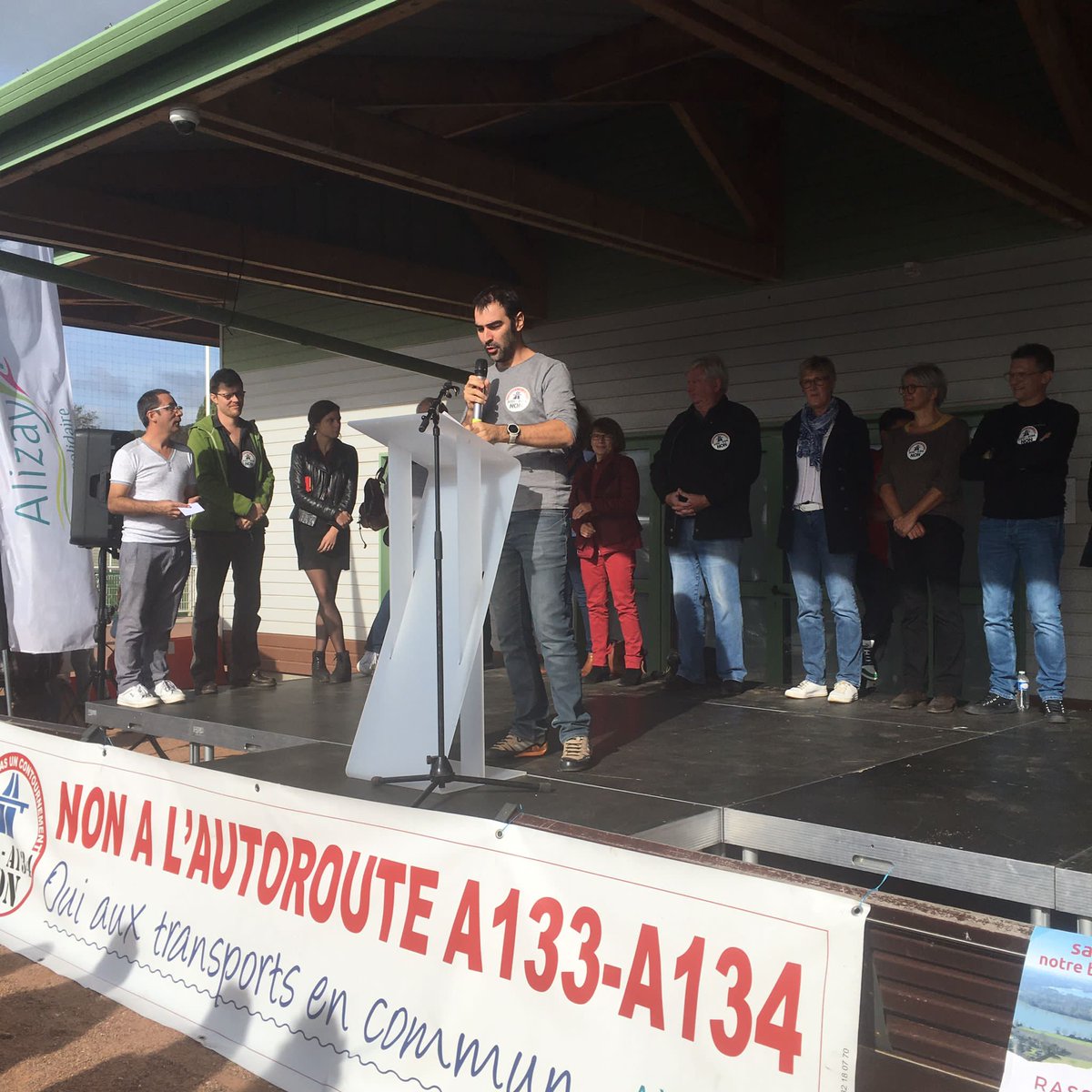 Le grand rassemblement pour dire <a href="/Nonalautoroute/">NonàlautorouteA133-A134</a> A133-A134 à <a href="/Alizayvillage/">Alizay</a> a réuni 350 personnes dont une dizaine d'élus. Avec des prises de parole éclairantes, combatives. Des idées ont émergé pour la poursuite du combat, et surtout sa nécessaire intensification  👌👍💪👏