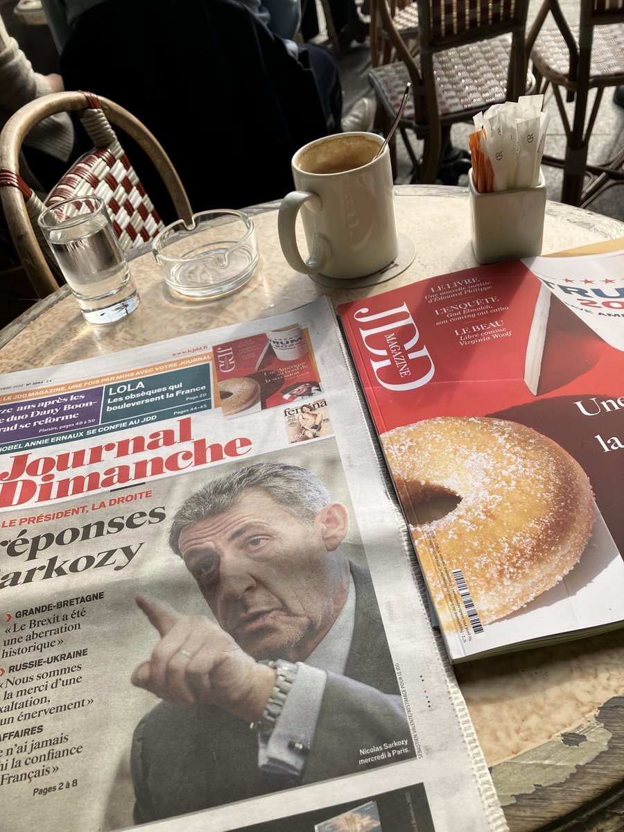 fvacquier's tweet photo. Par lequel je commence??
#lejdd #jddmagazine #dimanche https://t.co/gszDcUehbB