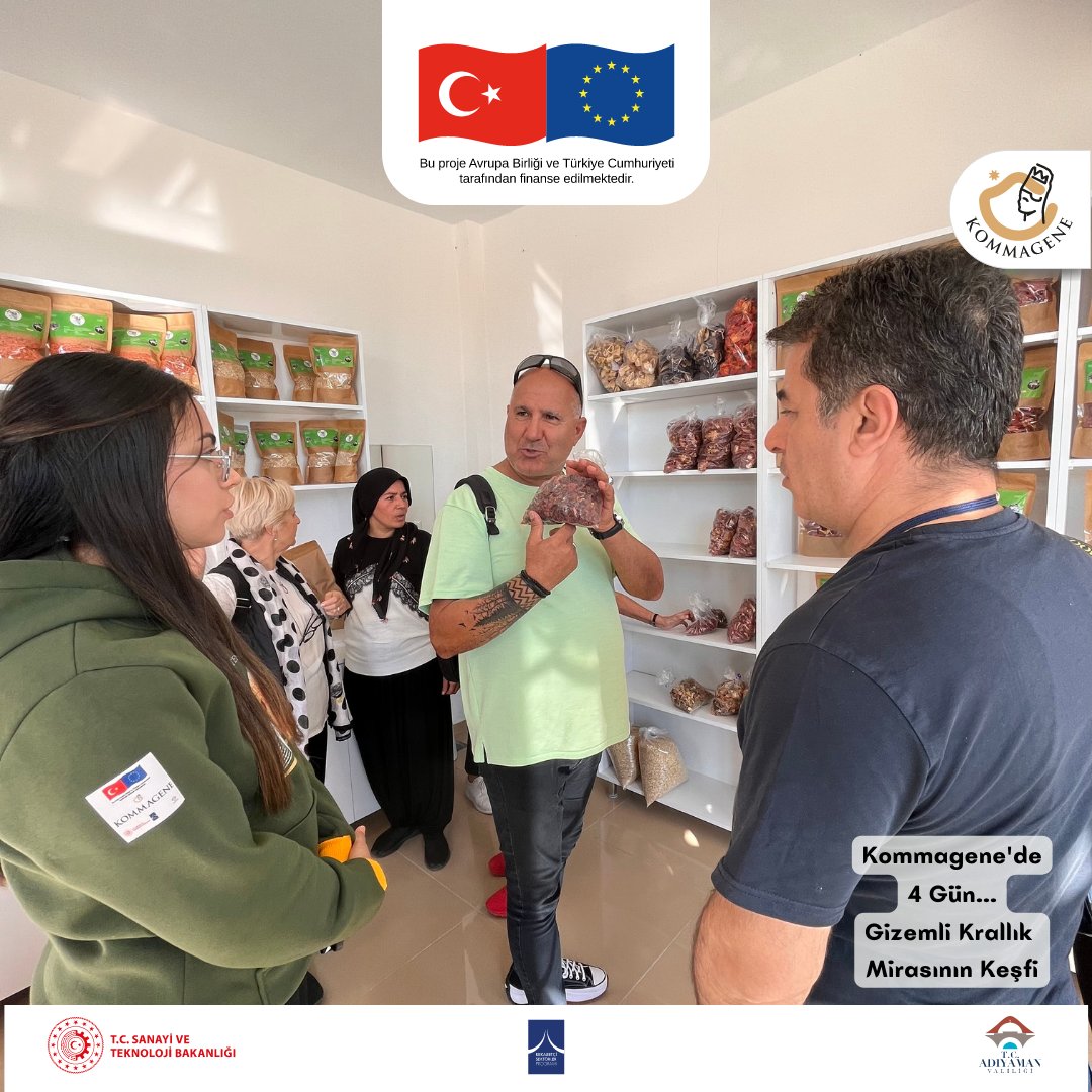 Kadınların bereketli elleri ve gücü ile hayata geçirilen Atmalı Kadın Kooperatifi Yöresel Ürün Pazarı ile günü selamlıyoruz. Yöresel ürünleri tadıyor; tadına doyamıyoruz. 
#VisitCommagene #KommageneyiKeşfet #ExploreCommagene #AtmalıKadınKooperatifi #YöreselÜrünPazarı