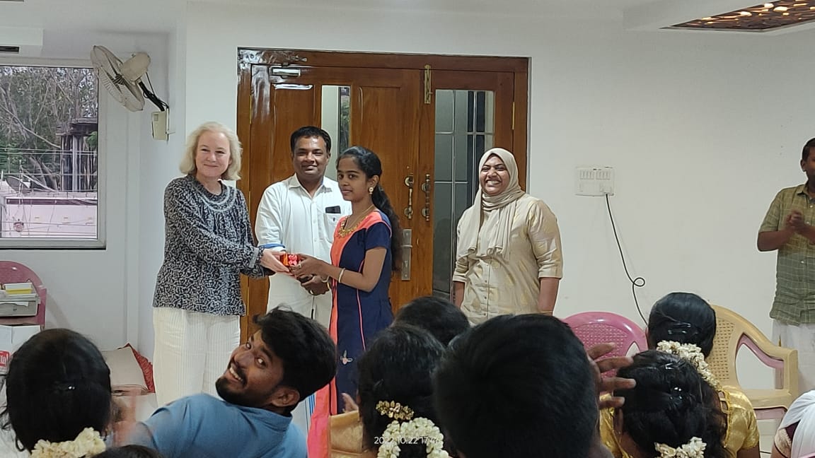 transformapress's tweet photo. Transforma extends warm wishes on Diwali to all our colleagues, clients, and partners. Friends and families for a prosperous, safe, and happy life. #Diwali celebrations at Tirunelveli branch #fun #gifts #surprises, #heartofprogress.

#HappyDiwali #Transforma #festivalsoflights https://t.co/MEpwCRnfG8