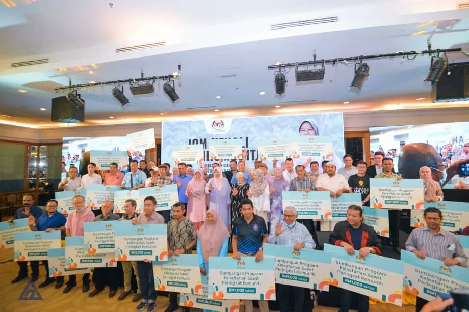 zuraida_my's tweet photo. Admin | Negara kita kaya dengan hasil agrikomoditi yang berkualiti dan bersifat mampan. Namun kesedaran Keluarga Malaysia dalam mengenali dan mempertahankan sektor ini masih pada tahap minimal. https://t.co/lJ8AMqqbP2