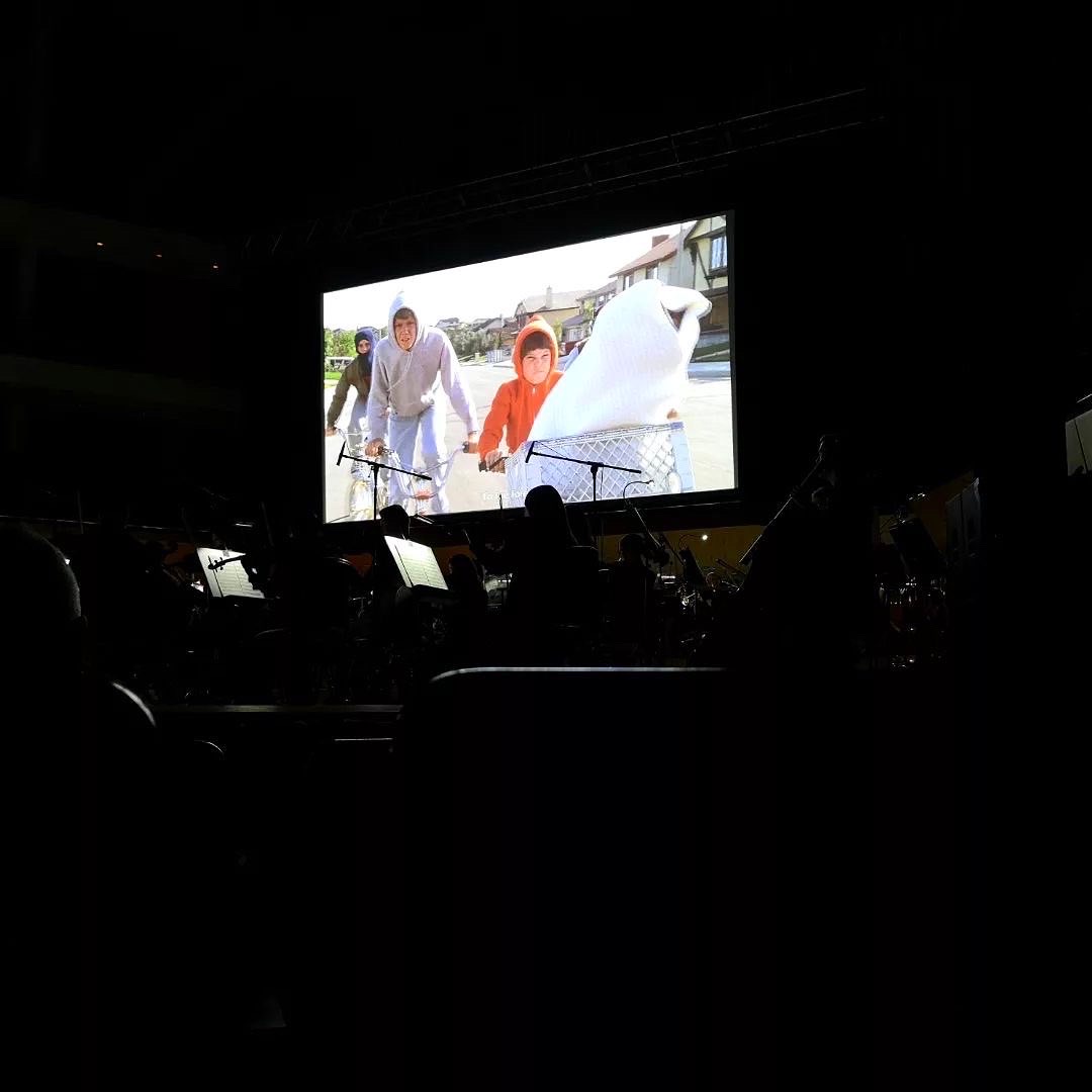 A truly magical experience for anyone who attended last night’s screening of E.T. The Extra Terrestrial, John William’s score was perfectly performed by @the_halle and expertly timed and conducted by @conductorben 👏