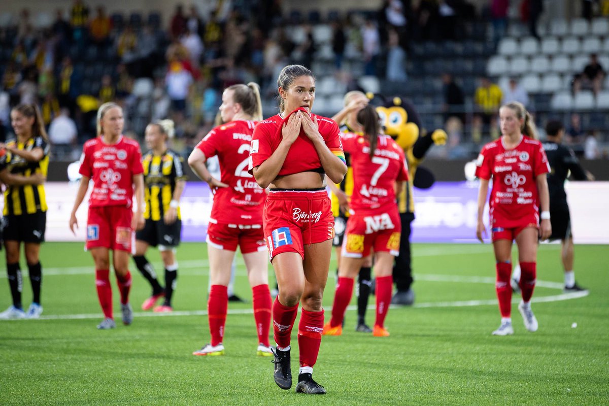 We are having none other than <a href="/mcwicki/">Carly Wickenheiser</a> from ⁦@KIFOrebro⁩ on our podcast tomorrow! 

Soooo send in your questions down here! 👇🏼👇🏼