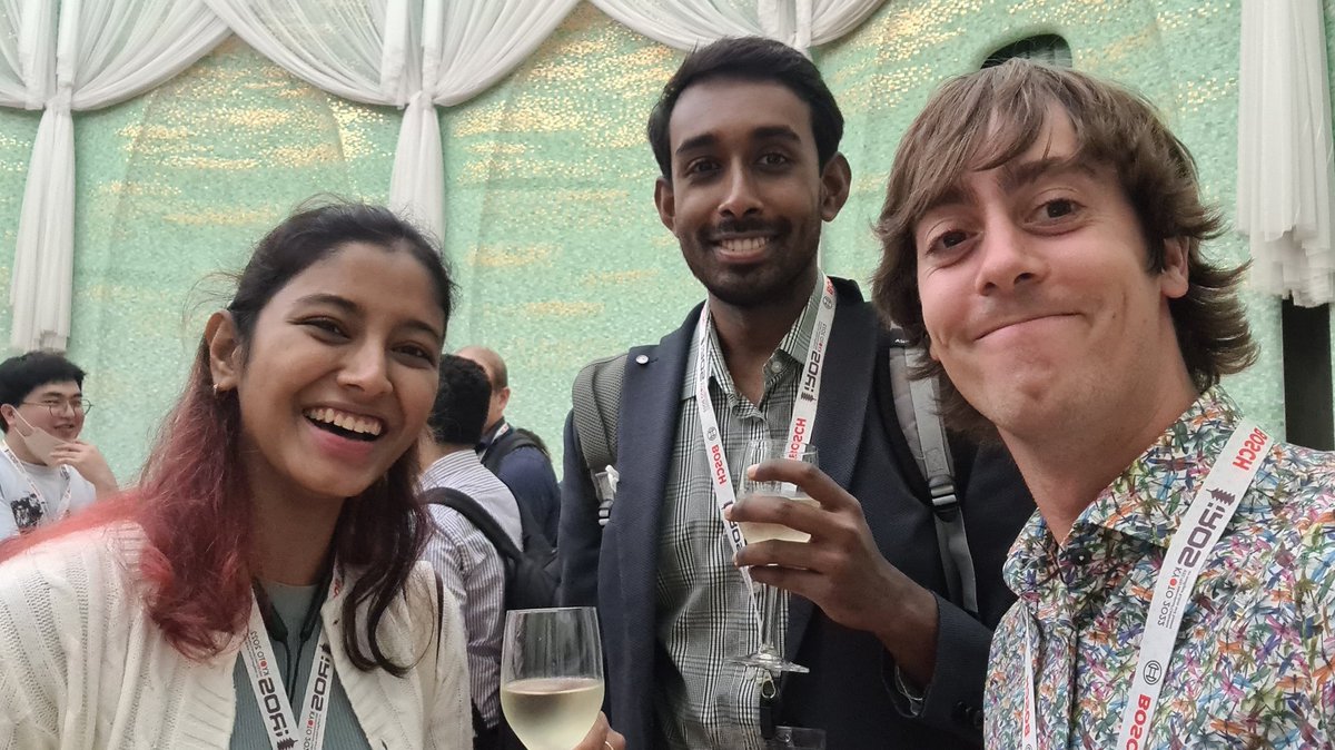 RaphZufferey's tweet photo. Meeting climbing roboticists at #IROS! @ieeeras @StudentRas https://t.co/vajauSdvkb