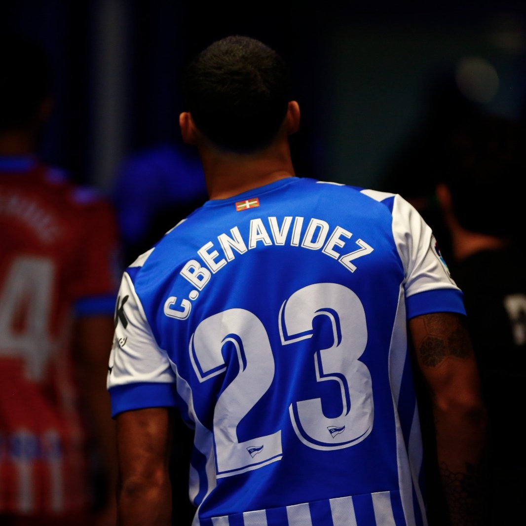 Alaves's tweet photo. 2⃣3⃣ 𝐁𝐄𝐍𝐀𝐕𝐈́𝐃𝐄𝐙 

@carlangas808 

#AlavésRealSporting #AltaLaFrente 🔵⚪️ https://t.co/OTcOSt2sO4