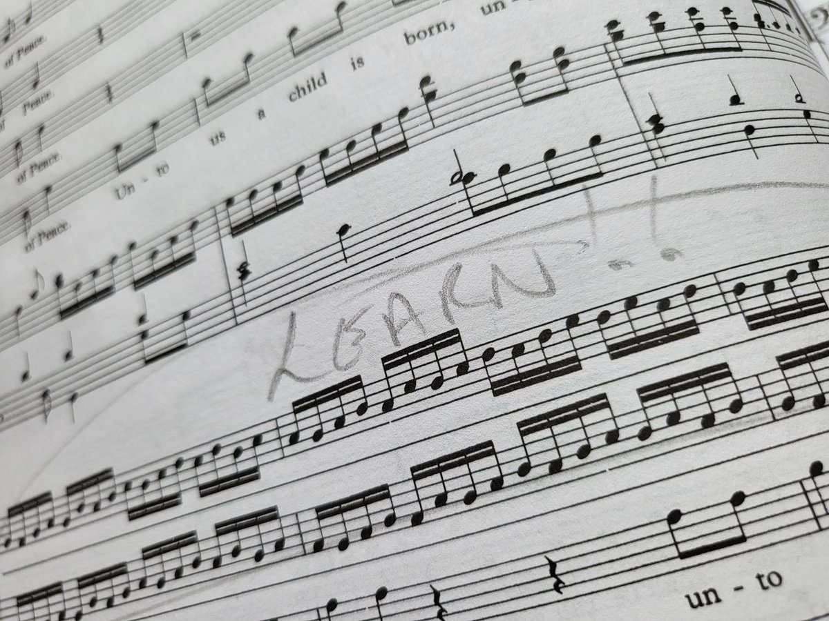 ChoralWendover's tweet photo. While it's pouring outside, might as well pore over a score!
#learnthosenotes #runsrunsruns #handelmessiah #wendoverchoral #wendoverchoralsociety #puns #cheesypuns https://t.co/ZR3xUTRAcl