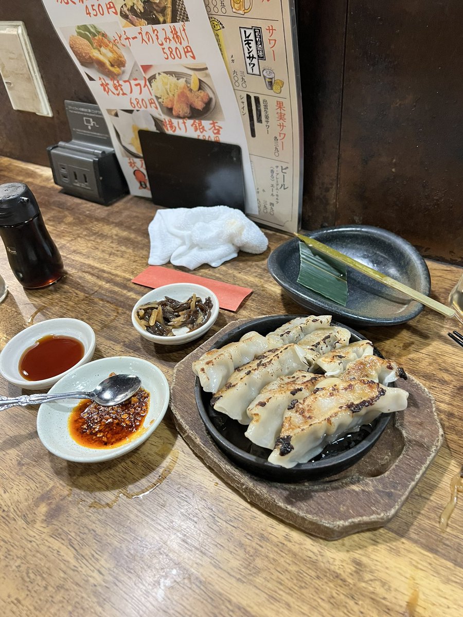 Ad_Simp's tweet photo. What a first day in Japan. If you haven’t been, put it on the bucket list. #japanbucketlist https://t.co/MA7SeiFUIa