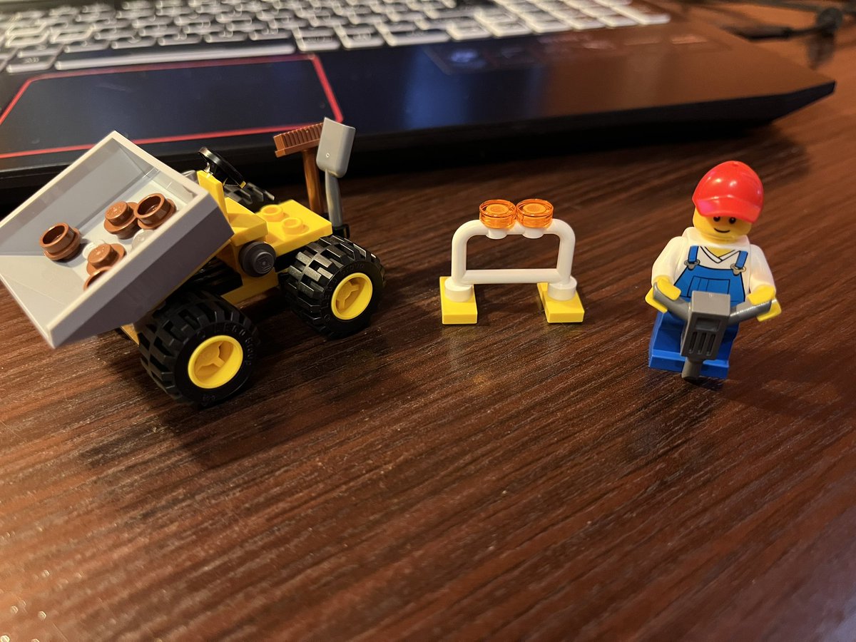 kociu91's tweet image. I cyk kolejny zestaw @LEGO_Group zbudowany!😻
#set30348 wywrotka  

Malutki zestaw ale jakże potrzebny w każdym mieście #Lego !

#AFOL #LEGO #LEGOMANIAC