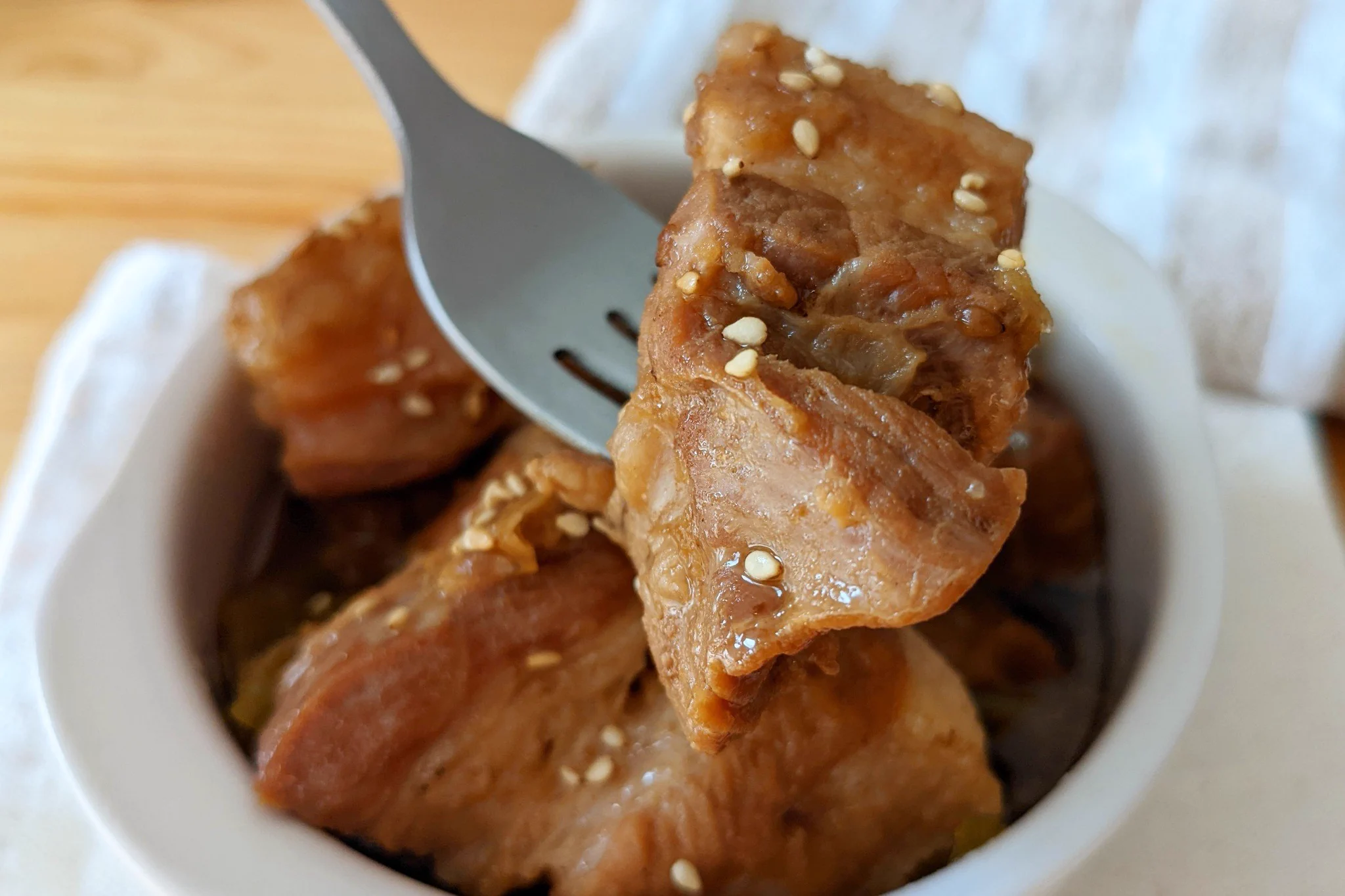 全て炊飯器にお任せ！本格的な、とろとろ角煮レシピ。