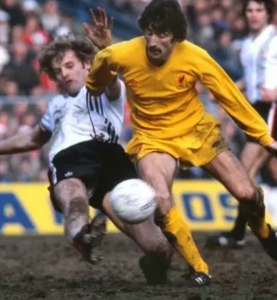 kits_away's tweet photo. Happy 71st birthday to former striker David Johnson.  Johnson played 8 times for England between 1975 and 1980, he scored 6 goals. https://t.co/A1E6lQJnx1