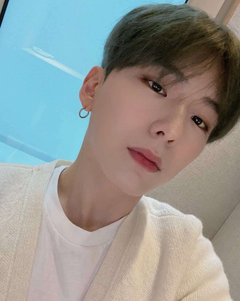 DarknessCreates's tweet photo. I have a bunch of songs that me and my friends would sing all the time. Mostly fan made video game raps and song parodies. Unfortunately I don't talk to most of my friends anymore. 
#기현 #유스 #YOOTH https://t.co/PJXInV6mo7