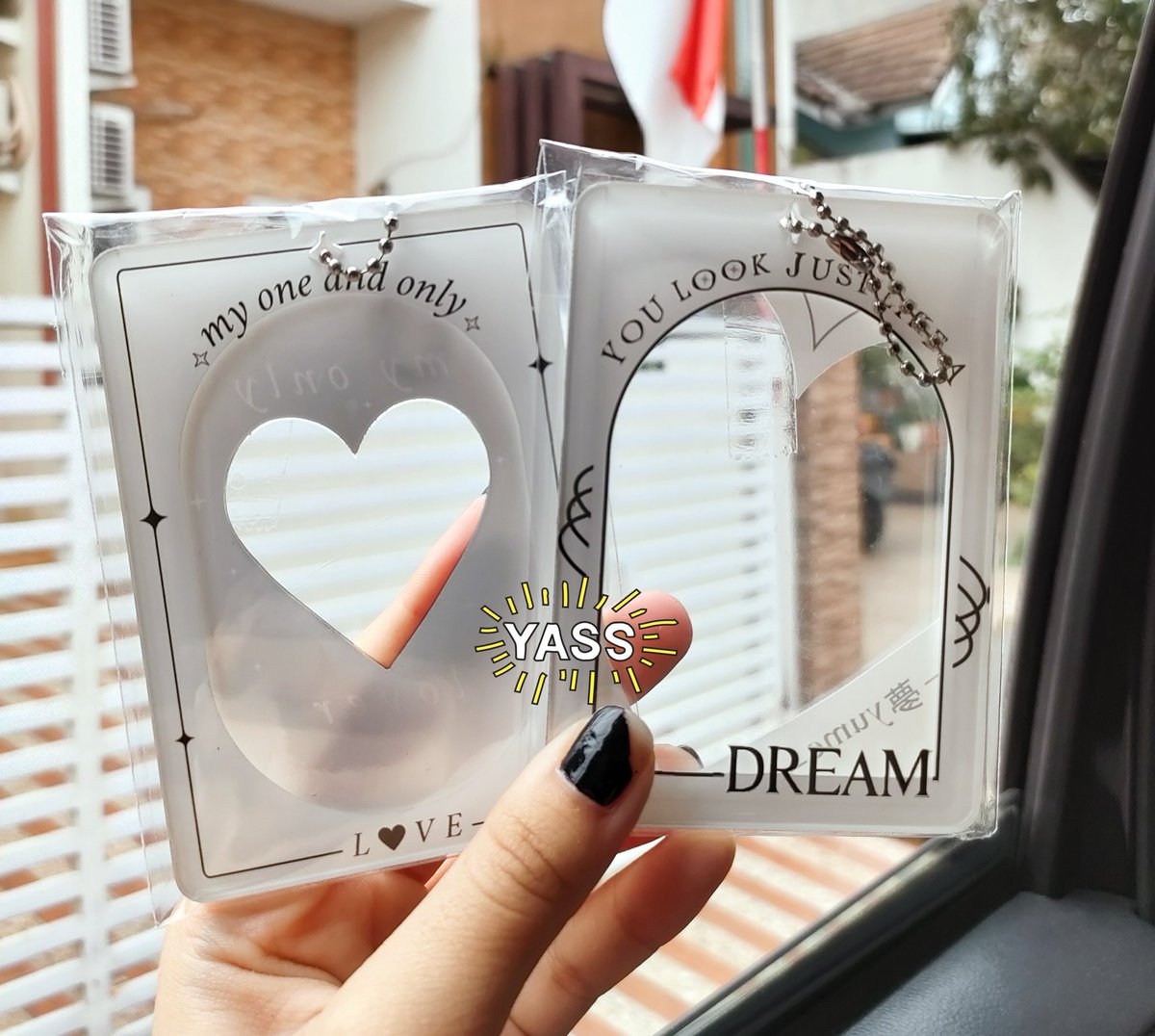 dalsomart's tweet photo. @dalsomart 's new photocard holders !! 😫😍 https://t.co/nUY8ZTBldK