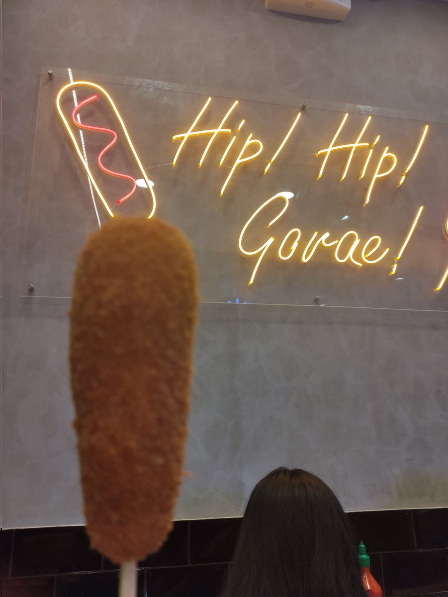 loveyoungdream's tweet photo. #Gorae Corndog and Bungeoppang at Sm Manila https://t.co/eW65kgrOXY