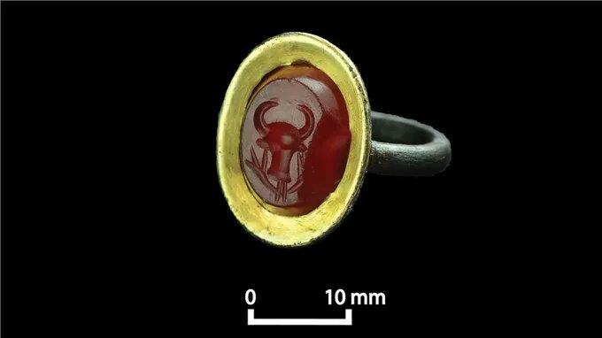 This is a Roman-style ring recovered from the 2,000-year-old Aksumite town of Beta Samati in Ethiopia, revealing the long-distance interactions between the two important states: (from 2019 🆓) buff.ly/361CWXB
