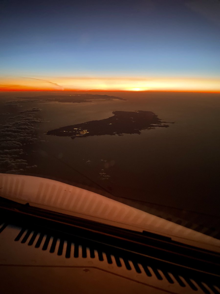 Menorca at our bow as Mallorca starts to appear in the background. Flying over the Balearic Islands it’s such a joy ✈️👨‍✈️
