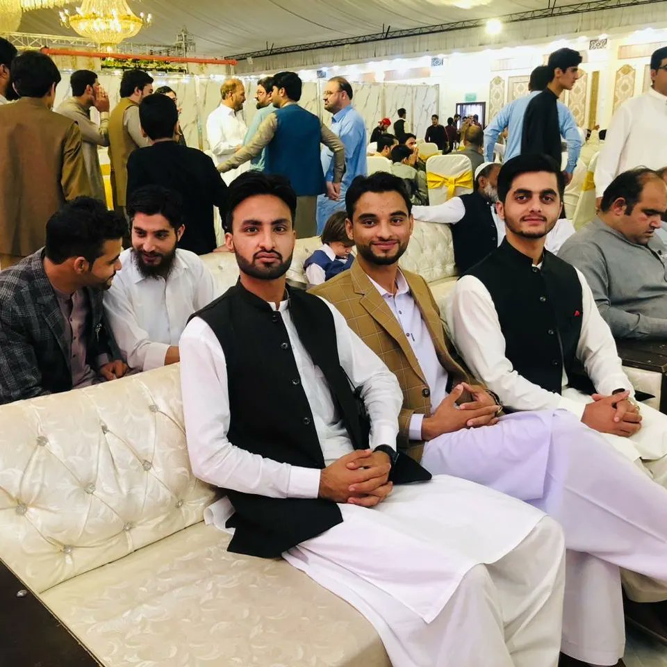 suleman932's tweet photo. Best friends are hard to find, bcz the very best is already mine ❤️
#Cxnz #Frndz #weddingseason #weekendvibes #yaran https://t.co/O6XziUVqKM