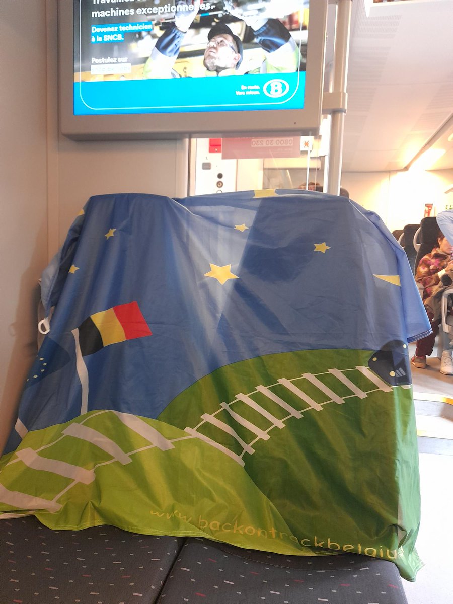 BackOnTrackBE's tweet photo. Onderweg naar de #klimaatmars #MarcheClimat #StandUpForClimate. Ook de #nachttrein #Hub4Brussels is een deel van de oplossing!
En route pour la #MarcheClimat Le #traindenuit #Hub4Brussels fait aussi partie de la solution !
#nighttrain #Nachtzug #sustainable #rail #climate https://t.co/AUIBIZ2swe