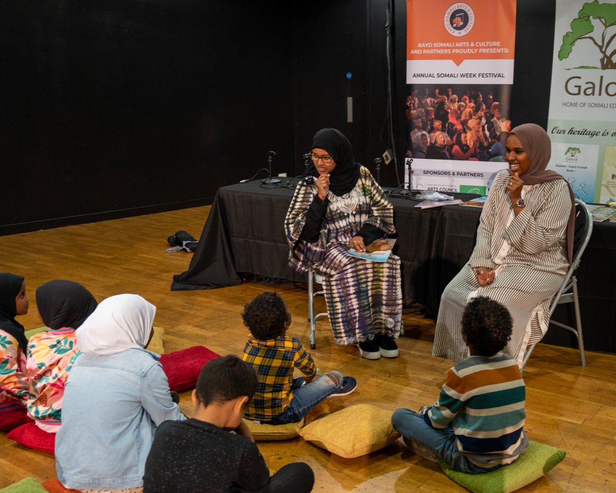 SomaliWeekFest's tweet photo. Day 2: children’s day @oxhse was taken over by the kids ! The wonderful Galool had the children ( and us ) transfixed on their many stories and games. This segment of the festival is truly one of our favourite. #SWF22 #BHM #FamilyFunTime #LearningThroughPlay https://t.co/iccKvZ53bX