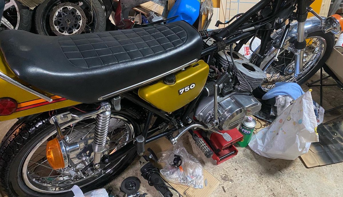750ssh2a's tweet photo. コツコツと
開けて見て良かったー
このままエンジンかけてたらサヨナラでした笑
オイル抜かないと、、、 https://t.co/EVX9X7AYYs