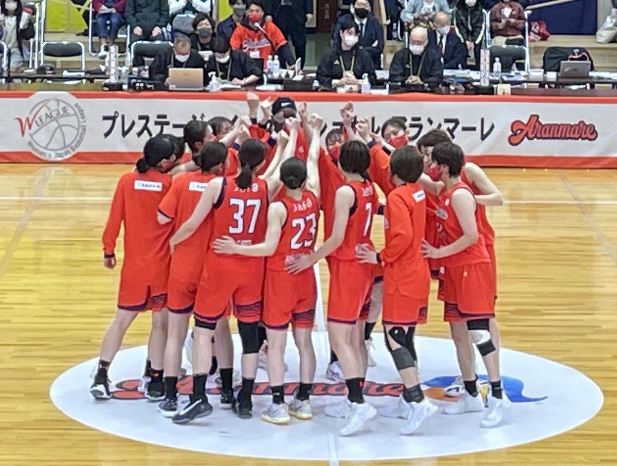 te6jx's tweet photo. 今季初勝利おめでとうございます👏

BリーグとWリーグ、3x3、他競技など違いが色々あって本当に面白い！

イベント等ご一緒させていただき近くで活動を拝見して参りました。今日の勝利はそのオフシーズンからの活動があってこそだと感じました。

このまま波に乗って頑張ってください！ https://t.co/za2ZigHvoR
