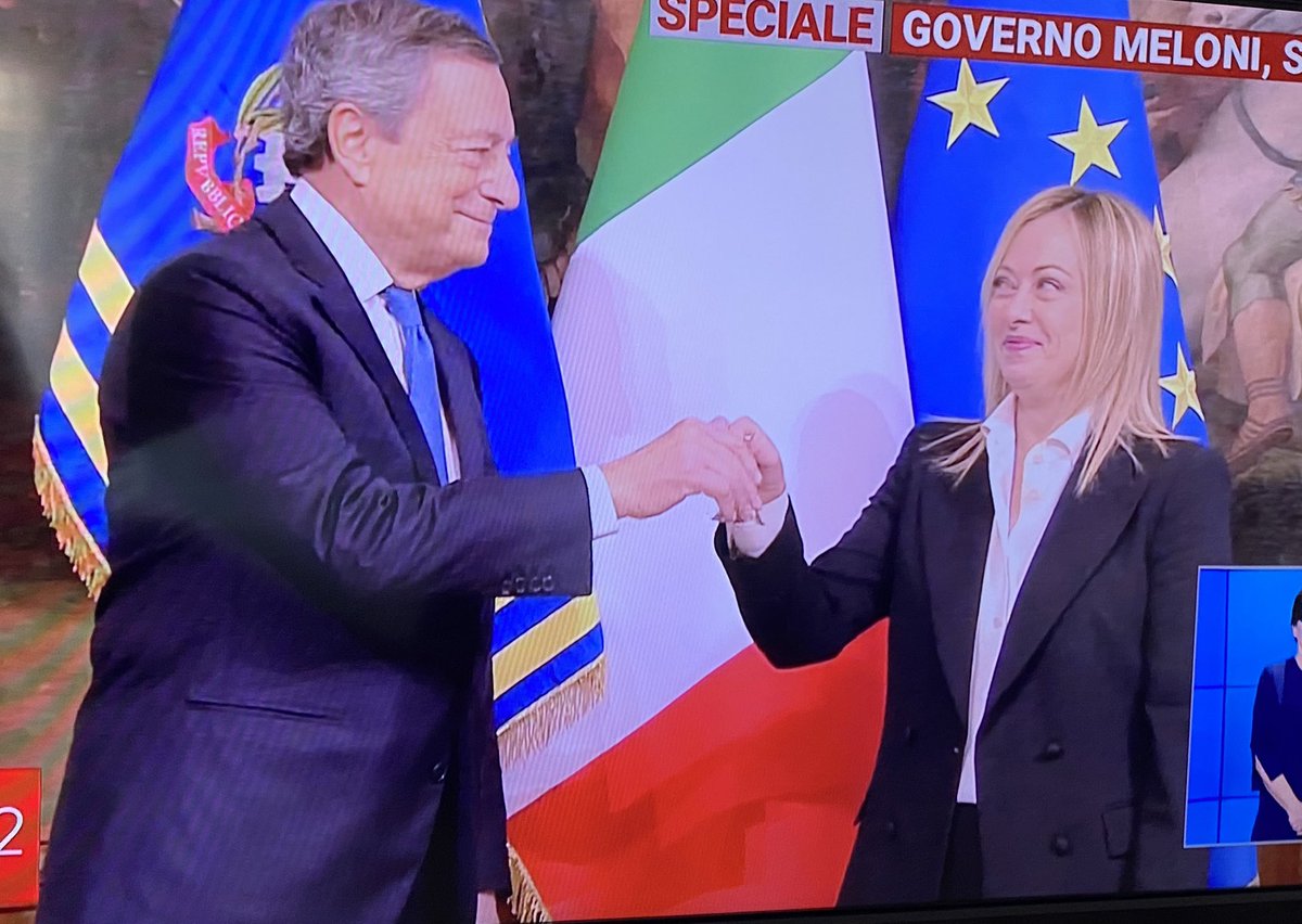 laura_ammannato's tweet photo. Comunque la si pensi, questo è un passaggio che, senza alcun dubbio, segna la storia d’Italia 

GRAZIE Presidente #Draghi 

Buon lavoro Presidente #Meloni

🇮🇹
#PresidenteDraghi
#PresidenteMeloni https://t.co/Mk9tTm0YrG