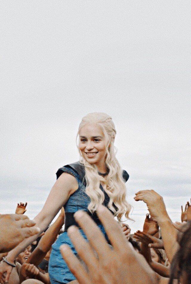 NotableFlicks's tweet photo. HBD Emilia Clarke a.k.a Daenerys a.k.a Mother of Dragons 💙🤌🙏
#GameOfThrones #EmiliaClarke #HouseOfTheDragon https://t.co/RZlmqnypa4