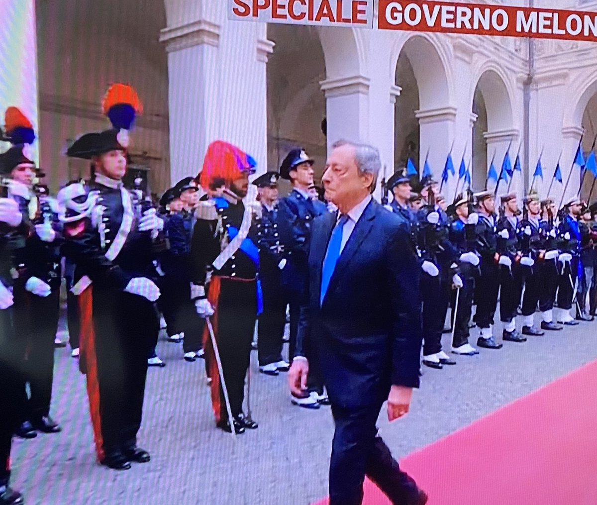 laura_ammannato's tweet photo. Grazie di tutto #PresidenteDraghi 🇮🇹

#MarioDraghi https://t.co/9QPrgVORwU