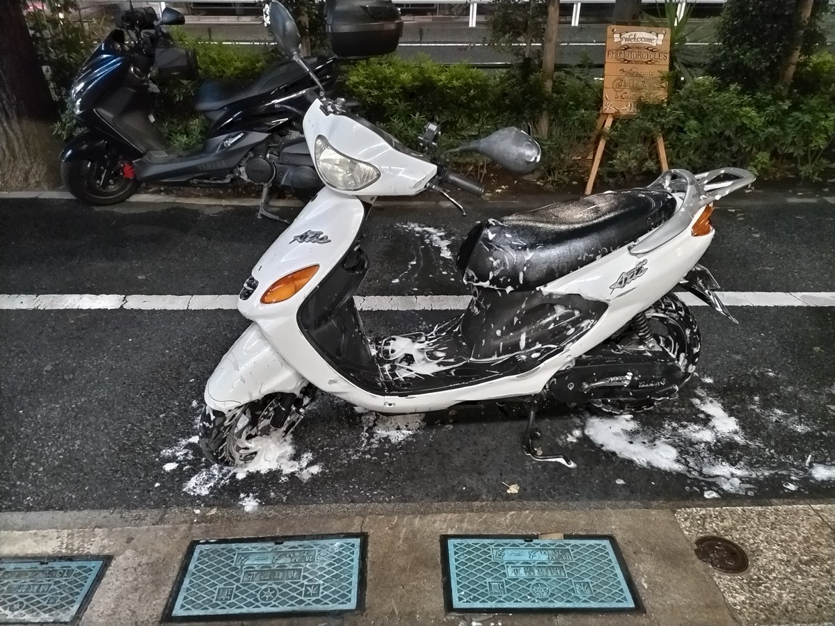 819baikuyadais1's tweet photo. 修理、完了ー😉
水がつめたい〜😭
#ヤマハ
#グランドアクシス
#SB06J
#洗車
#バイク乗りと繋がりたい
#バイク屋の日常
#ブログ更新 https://t.co/Iu3OsrOzBI