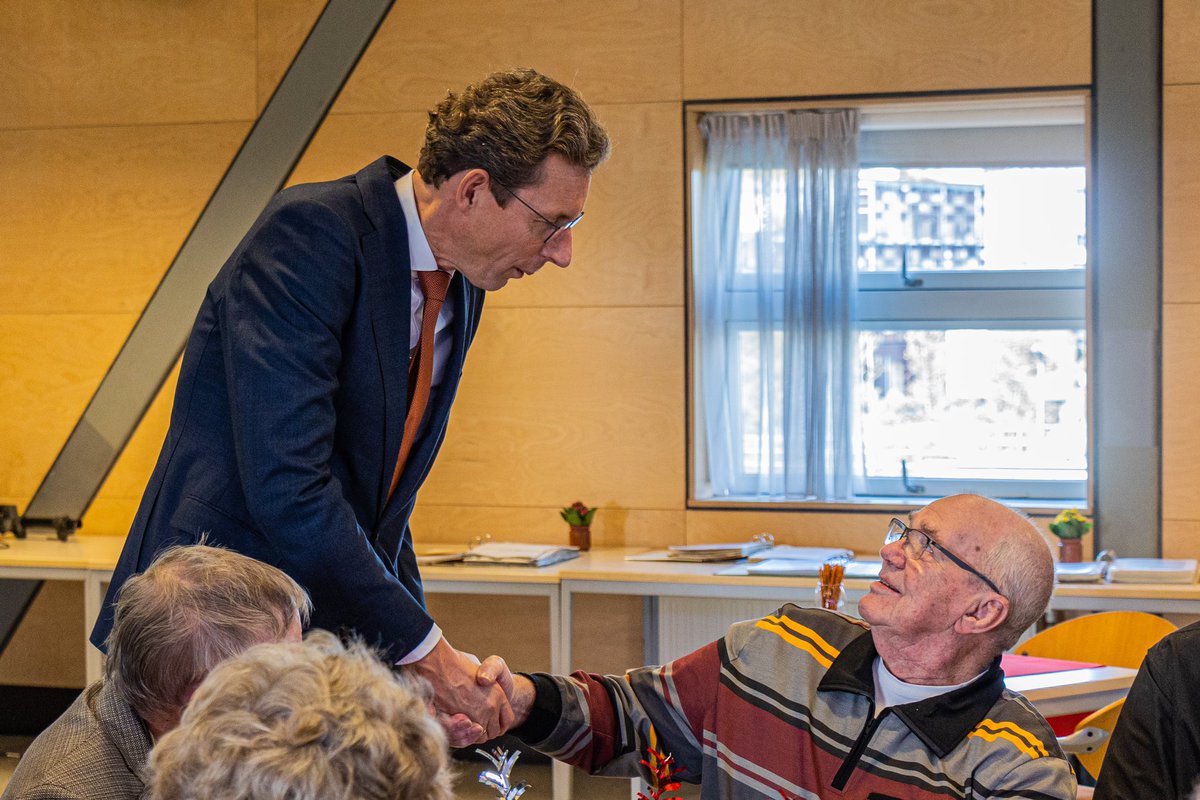 Brandweer in <a href="/Gem_Amstelveen/">Gemeente Amstelveen</a> bestaat 100 jaar. Sinds 2008 is de brandweer onderdeel van de regionale brandweer, <a href="/BrandweerAA/">Brandweer AA</a>. Met beroeps- en vrijwillige brandweermensen en oud-collega’s dit eeuwfeest gevierd en herinneringen opgehaald.