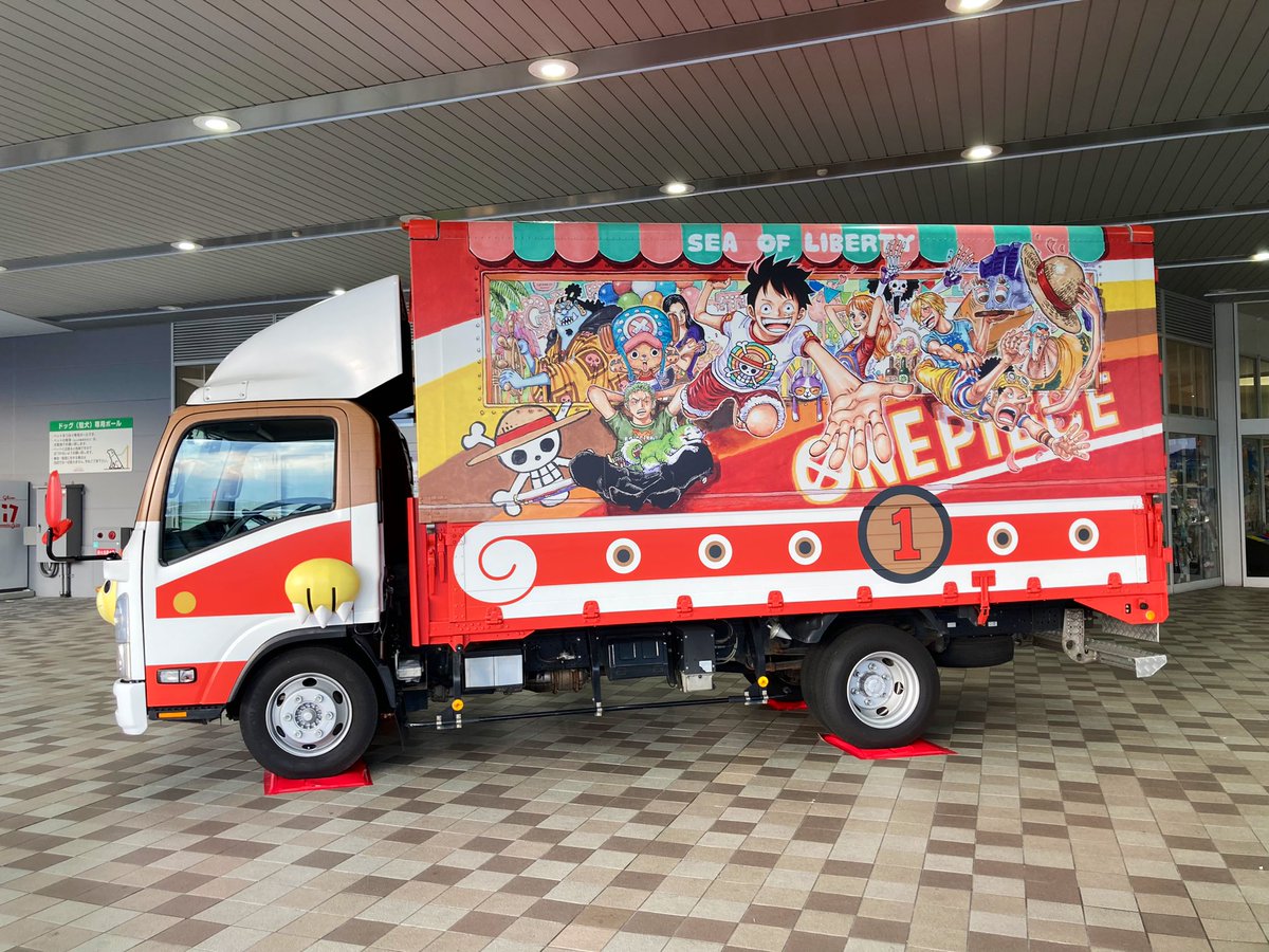 m_akiko_love_yu's tweet photo. ワンピーストラック🚚駆け込みで見てきた😆
グッズ展示もショップも大行列で大盛況でした☠
#MEET_OP
#ALLFACE
#OP25th
#イオンモール福岡 https://t.co/OgEliZpsXh