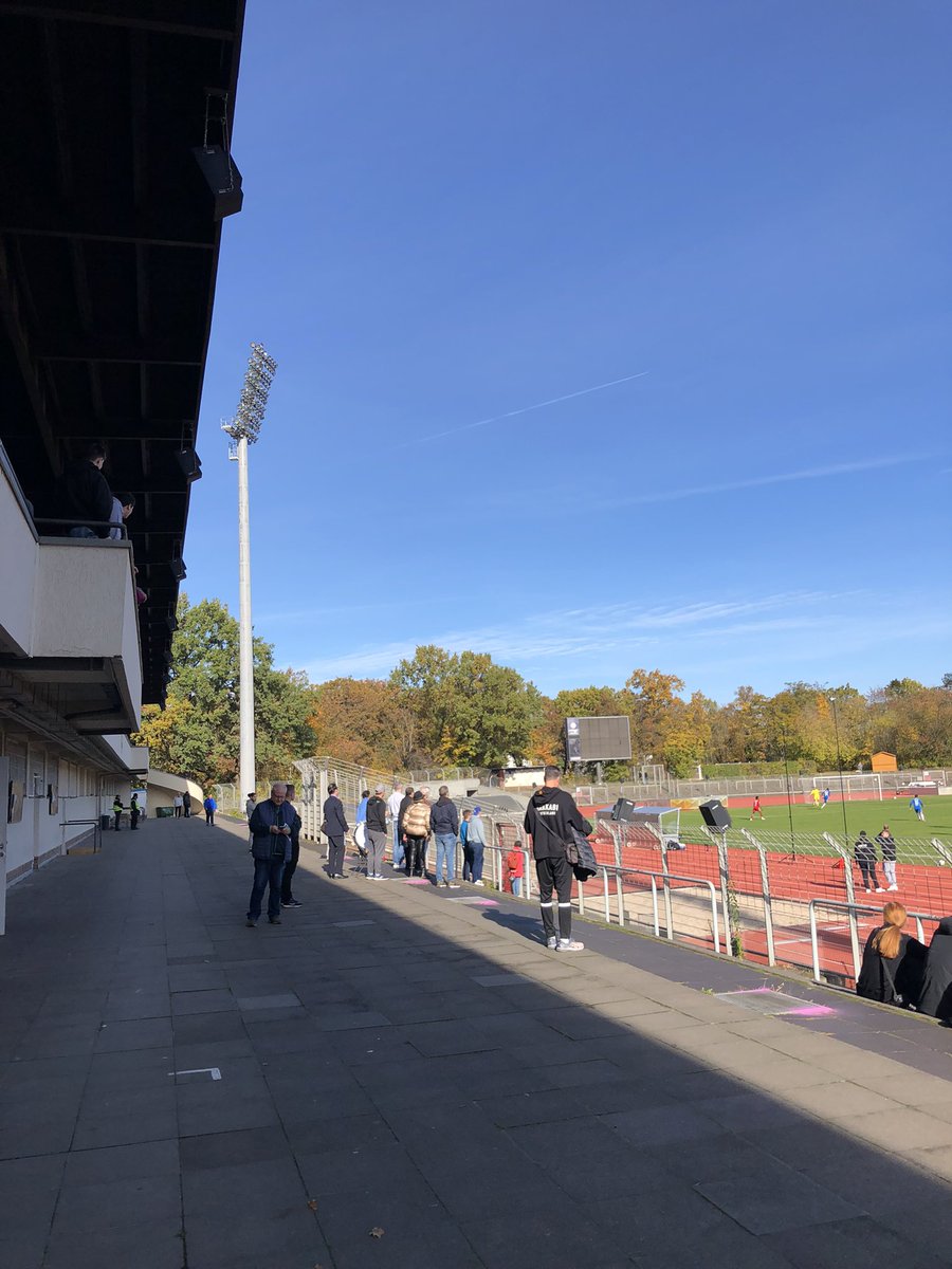 perandersss's tweet photo. Oberliga! TUS Makkabi Berlin mot Rostocker på Mommsenstadion. Stas det👌 https://t.co/g4soZhEkr8
