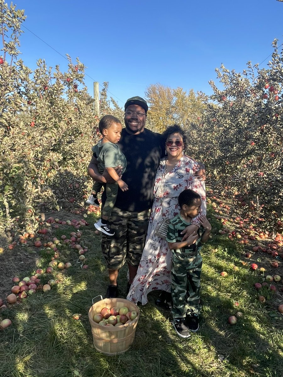 RoxiieeRose's tweet image. Yesterday’s photos from our apple orchard trip w/ Hubby @Flaash3234 &amp;amp; family!!  #nofliter #familytime #irl