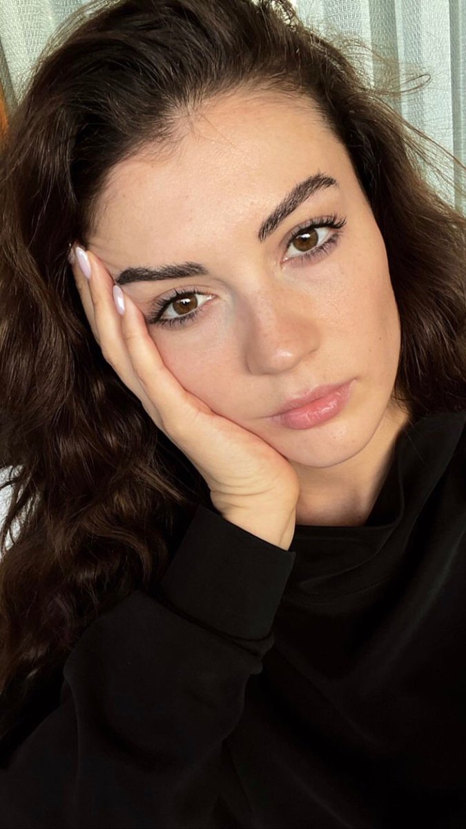 Senozberk's tweet photo. 😻 #BurcuÖzberk https://t.co/96ewK1S7JY