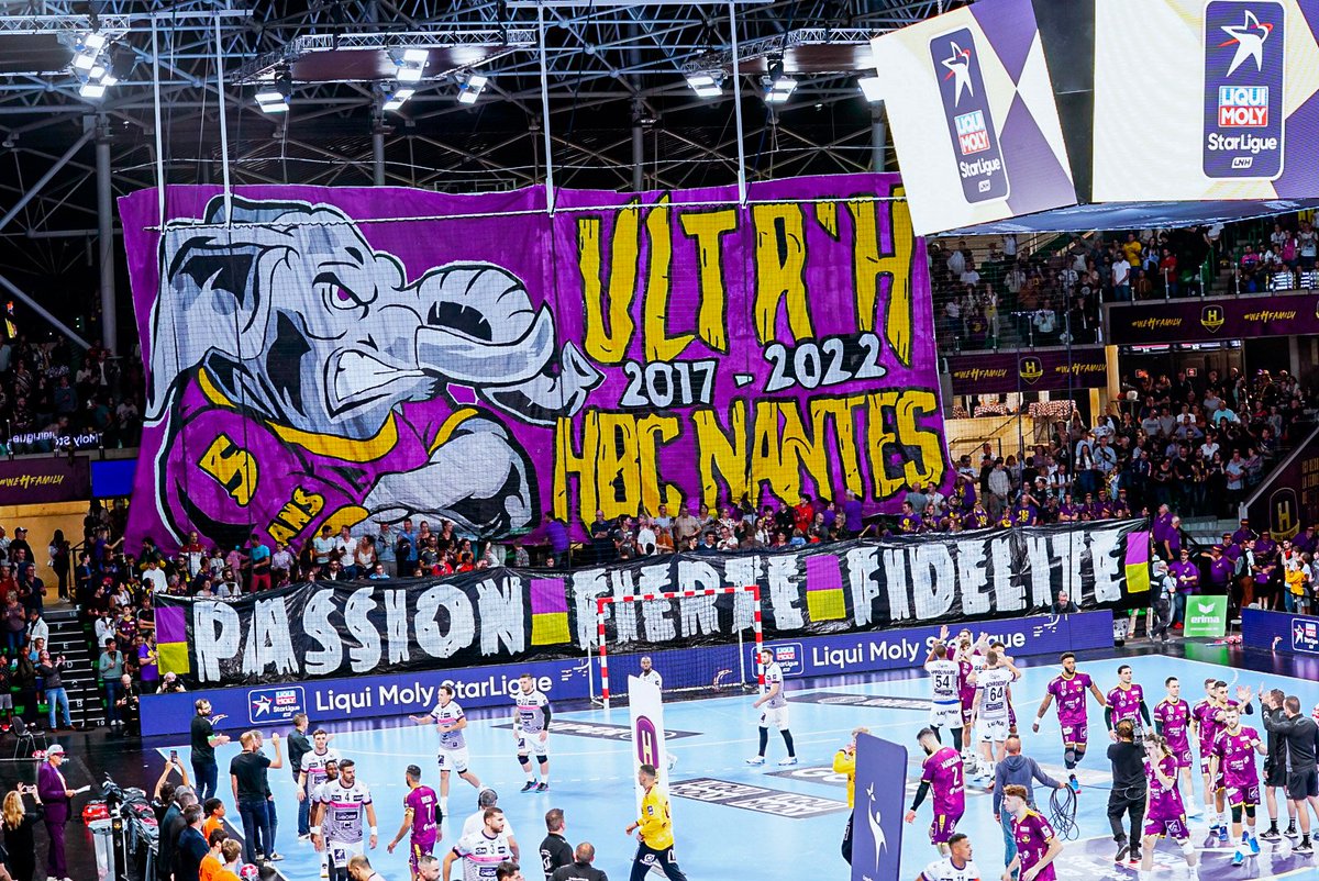 6' 🎂

Superbe tifo des @supportersultrh au coup d'envoi pour fêter leur 5 ans. 💜
De quoi lancer ce match de la meilleure des manières. (𝟑-𝟏) 

#HBCNCRMHB