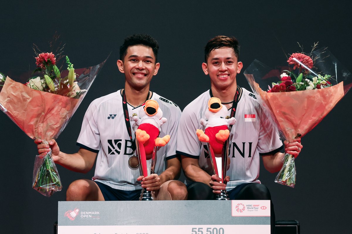 bwfmedia's tweet photo. Congratulations to Fajar Alfian and Muhammad Rian Ardianto! 🇮🇩🏆

Winning their 4⃣th title of 2⃣0⃣2⃣2⃣, this is their most successful season as a pair.

#BWFWorldTour #DenmarkOpen2022 

📸 @badmintonphoto https://t.co/nnNlNzZfe5