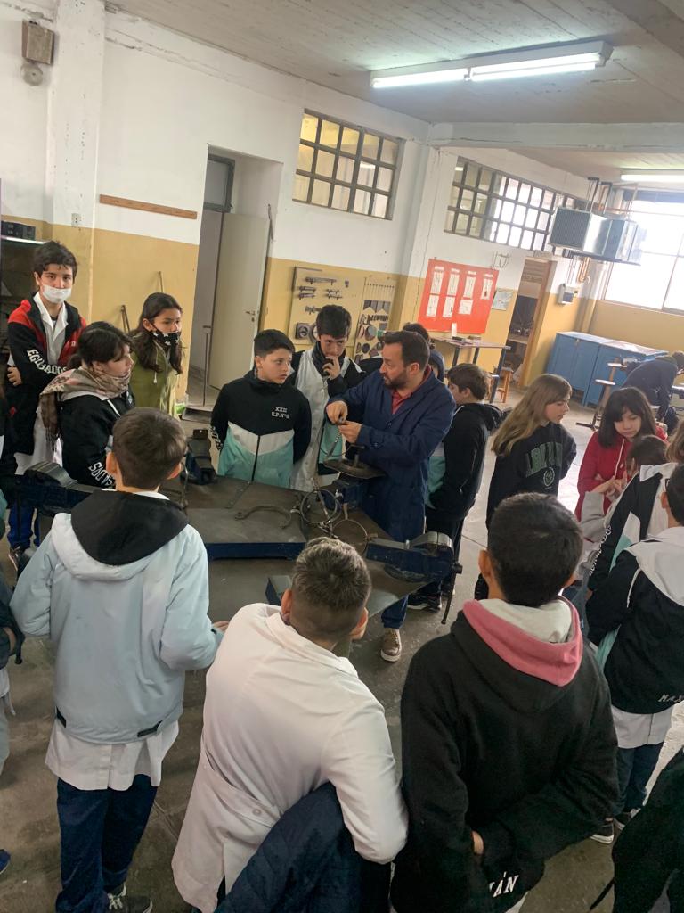 EEST3DFSGP's tweet photo. El viernes,21/10/22, finalizó en nuestra institución, la muestra de trabajos realizados por  nuestros alumnos. Con visita de escuelas  primarias y familias de futuros ingresantes.
Gracias alumnos y docentes por el trabajo realizado.
Equipo de Conducción EEST3 
@BAeducacion https://t.co/R0so77pP1r