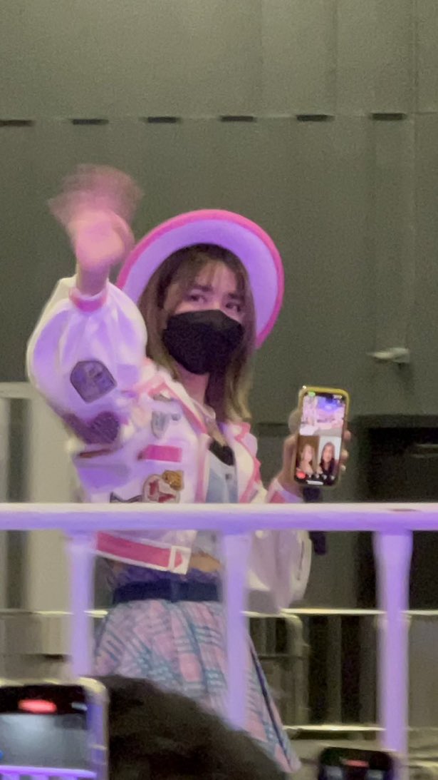 tellomallo's tweet image. อยู่ด้วยกันทุกช่วงเวลาเลย🫶🏻💐🤍

ขอให้เส้นทางต่อไปของเจนสวยงามเหมือนดอกไม้ที่ผลิบานเลย🌷✨

{ แก้งตี้ ฟอเอฟเว่อ }
#JaneBNK48 
#JennisBNK48 
#PunBNK48