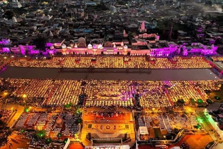 idharampalsingh's tweet photo. #दीपोत्सव2022 
दिव्य , भव्य अयोध्या 
त्रेतायुग जैसा सुन्दर 18 लाख दीपकों के साथ अयोध्या धाम में सरयू किनारे किया गया दीपोत्सव कार्यक्रम I https://t.co/Wjc5StHJ30